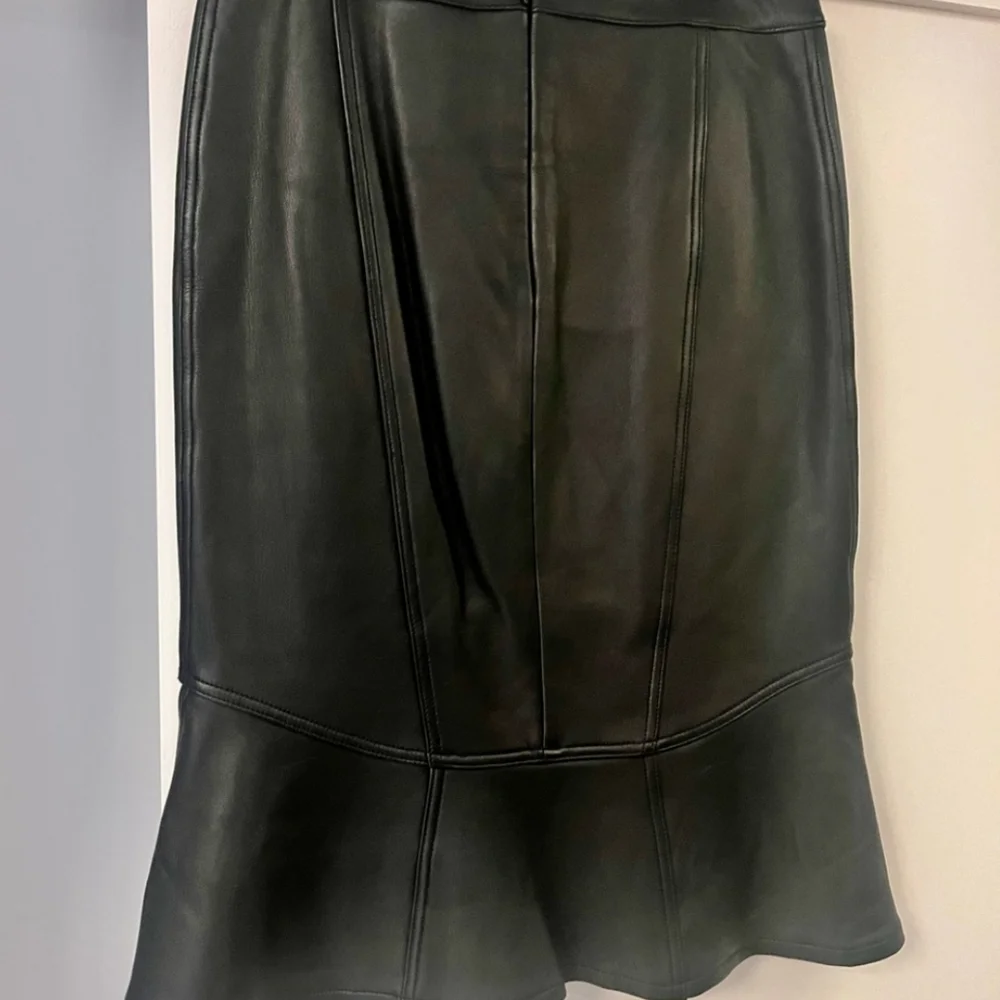 BCBGMAXAZRIA RUNWAY Fluted Leather Skirt - Picture 11 of 11